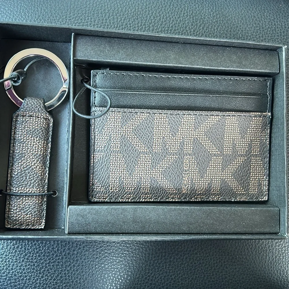 Michael Kors Mens Card Case and Keychain Gift Set Brown MK Logo Signature Boxed